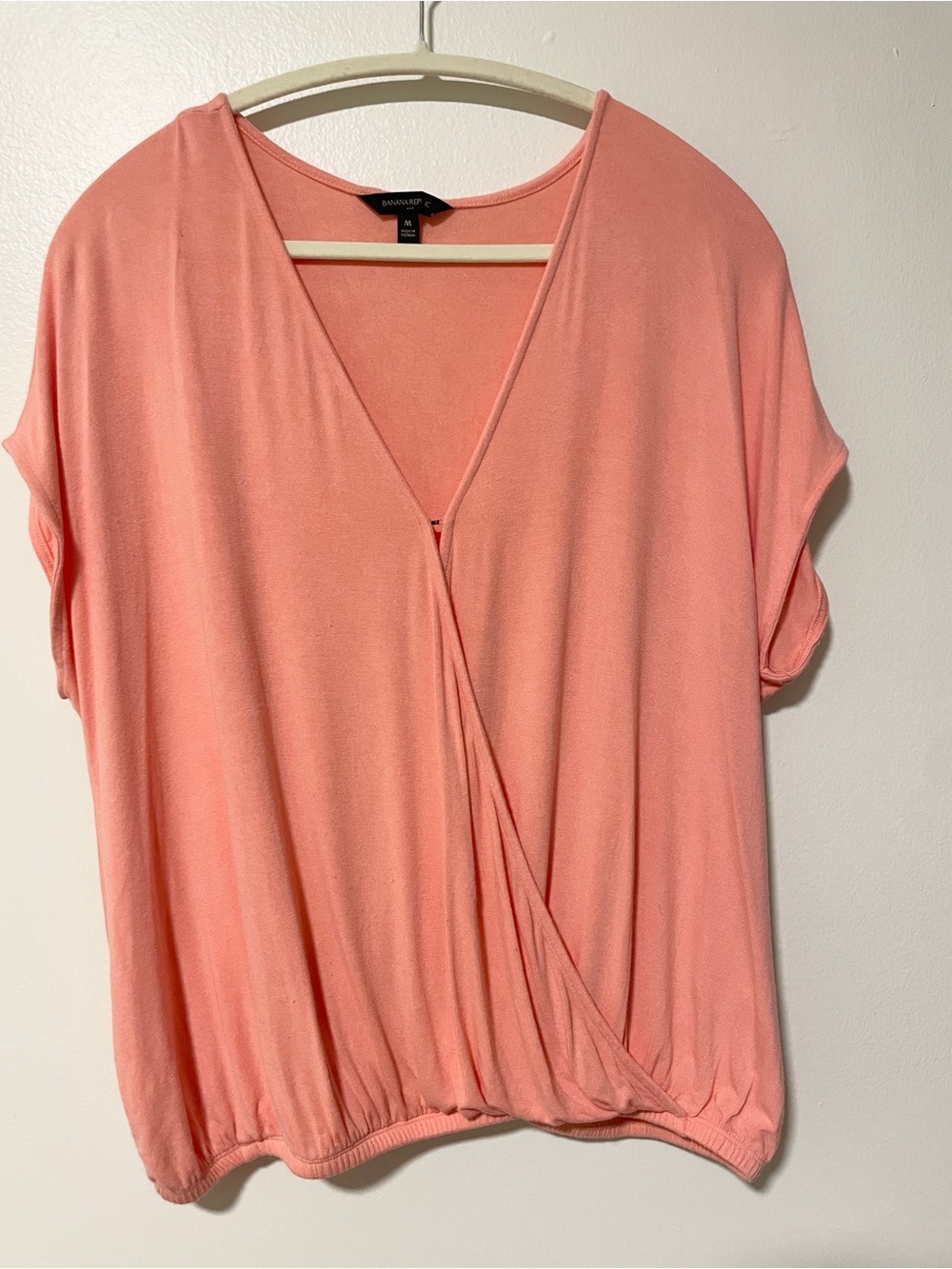 Banana Republic Coral Pink Surplice Short Sleeve Wrap Blouse Drape Pleats Medium